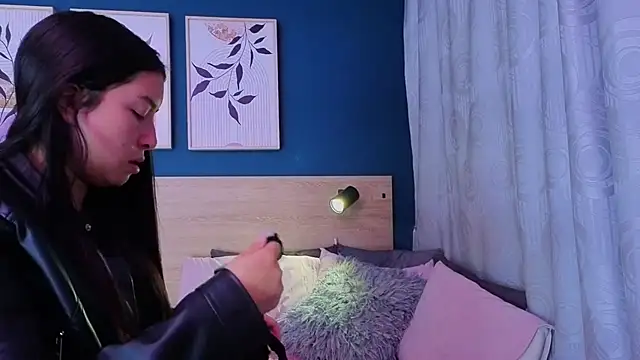 Snapshot of SarahMiler_ chatting on 03-02-26, 12:34 SarahMiler online show from 03-02-26, 12:34