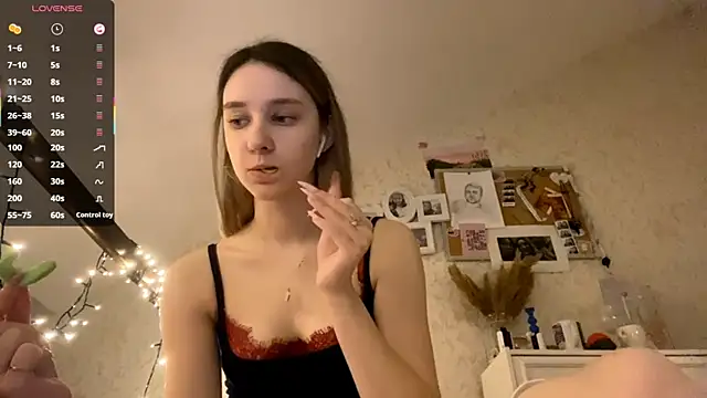 Snapshot of DanaCore chatting on 09-28-25, 08:47 DanaCore online show from 09-28-25, 08:47