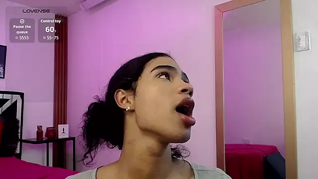 Snapshot of FELINEXOXO chatting on 09-25-25, 12:09 FELINEXOXO online show from 09-25-25, 12:09