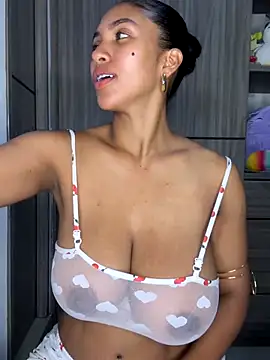 Snapshot of Mia_sweet80 chatting on 09-23-25, 02:36 Mia sweet80 online show from 09-23-25, 02:36