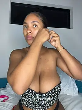 Snapshot of Mia_sweet80 chatting on 10-10-25, 03:27 Mia sweet80 online show from 10-10-25, 03:27