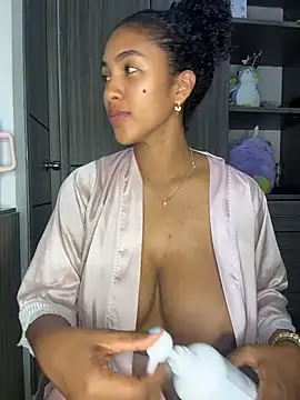 Snapshot of Mia_sweet80 chatting on 10-15-25, 02:55 Mia sweet80 online show from 10-15-25, 02:55