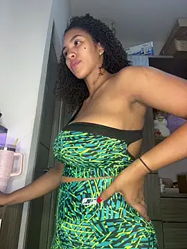 Snapshot of Mia_sweet80 chatting on 10-28-25, 03:10 Mia sweet80 online show from 10-28-25, 03:10