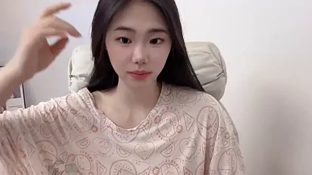 Snapshot of suki-1 chatting on 04-24-26, 09:23 suki-1 online show from 04-24-26, 09:23