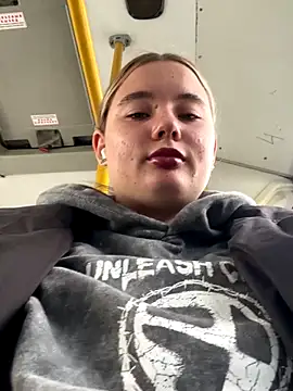 Snapshot of StephanieMur chatting on 09-15-25, 05:29 StephanieMur online show from 09-15-25, 05:29