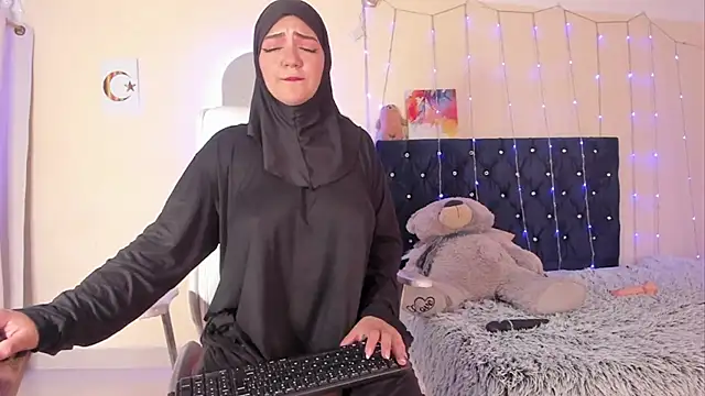 Snapshot of Dana-Alabi chatting on 09-13-25, 04:29 Dana-Alabi online show from 09-13-25, 04:29