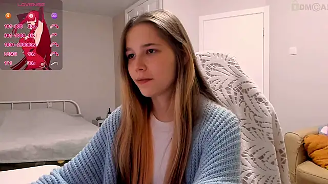 Snapshot of ValerieBubbles chatting on 10-08-25, 04:37 ValerieBubbles online show from 10-08-25, 04:37