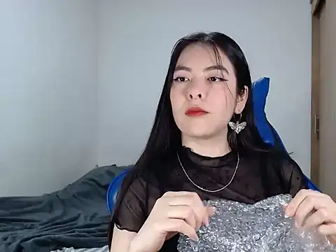 EloiseJun online show from 11-29-25, 05:43