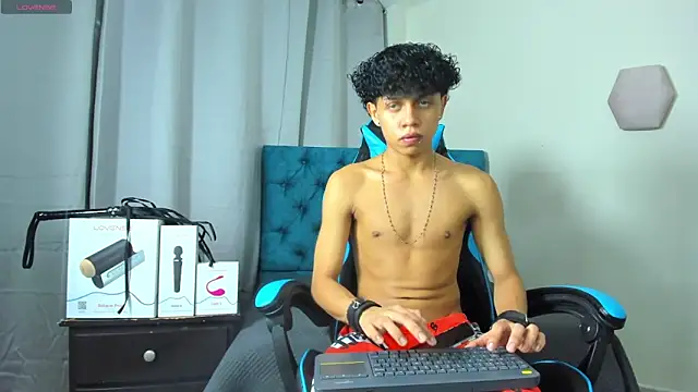 Snapshot of _taylor_black chatting on 09-10-25, 01:16  taylor black online show from 09-10-25, 01:16