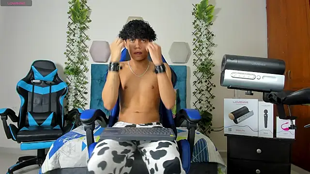 Snapshot of _taylor_black chatting on 09-30-25, 09:31  taylor black online show from 09-30-25, 09:31