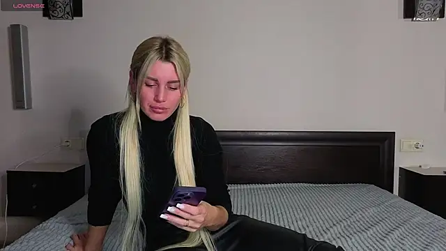 Snapshot of Whiteflower_xo chatting on 11-06-25, 05:52 Whiteflower xo online show from 11-06-25, 05:52