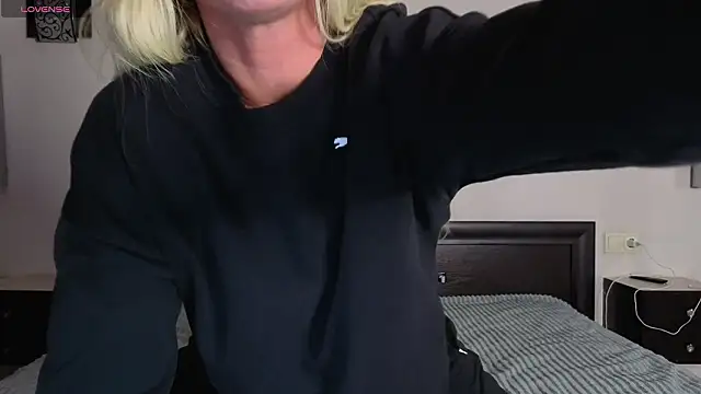 Snapshot of Whiteflower_xo chatting on 02-02-26, 06:34 Whiteflower xo online show from 02-02-26, 06:34