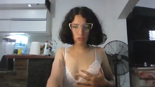 Snapshot of loliporomero chatting on 11-06-25, 12:44 loliporomero online show from 11-06-25, 12:44