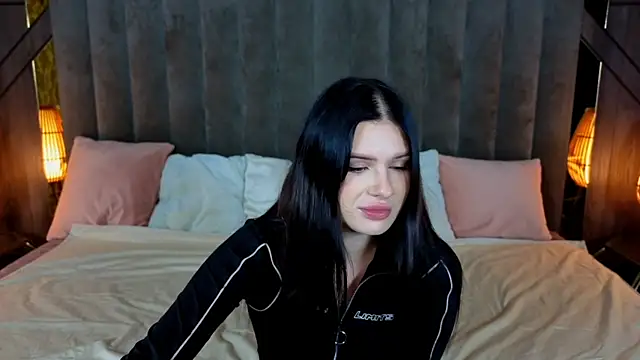 Snapshot of Neyla_Charm chatting on 10-10-25, 05:39 Neyla Charm online show from 10-10-25, 05:39