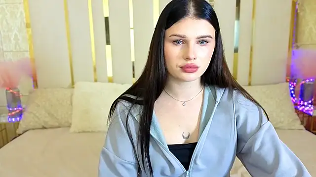 Snapshot of Neyla_Charm chatting on 10-17-25, 12:30 Neyla Charm online show from 10-17-25, 12:30