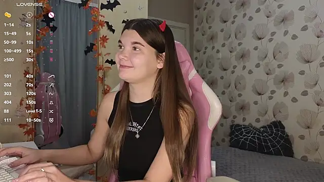 Snapshot of _cute_ice chatting on 10-31-25, 06:14 cute ice online show from 10-31-25, 06:14