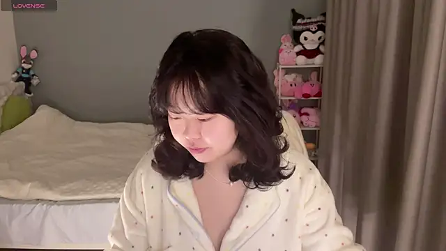 Kittenfishing online show from 11-12-25, 01:00