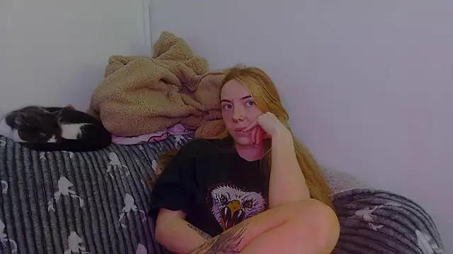 Little-Red21 online show from 11-26-25, 01:34