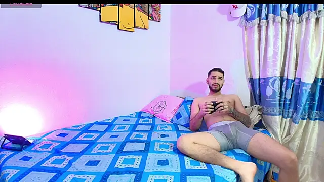 Snapshot of daniquintero03 chatting on 02-04-26, 04:40 daniquintero03 online show from 02-04-26, 04:40