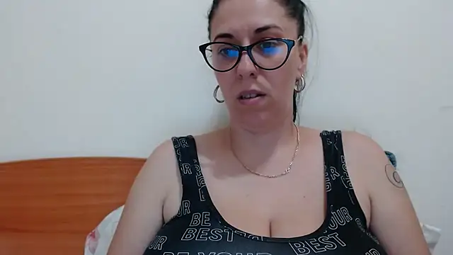 Snapshot of jollene chatting on 07-23-26, 12:47 jollene online show from 07-23-26, 12:47