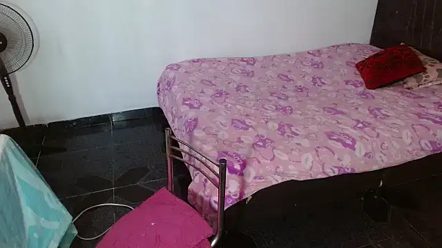 Snapshot of sol_caliente1 chatting on 12-21-25, 07:32 sol caliente1 online show from 12-21-25, 07:32