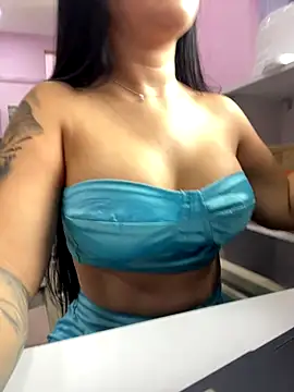 CrisMarulanda online show from 12-19-25, 06:37