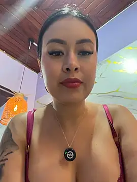 CrisMarulanda online show from 07-13-26, 05:27