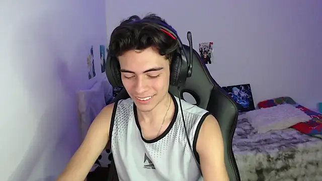 Snapshot of Rimuru17 chatting on 02-15-26, 03:47 Rimuru17 online show from 02-15-26, 03:47