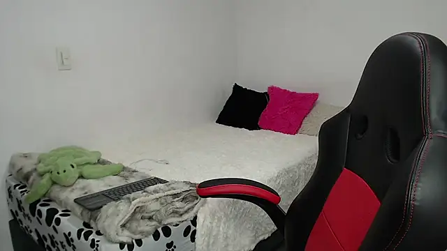 Rimuru17 online show from 04-28-26, 02:49