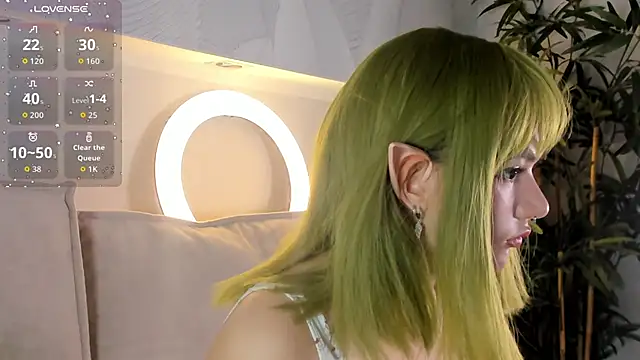 Molly Platt online show from 11-18-25, 09:14