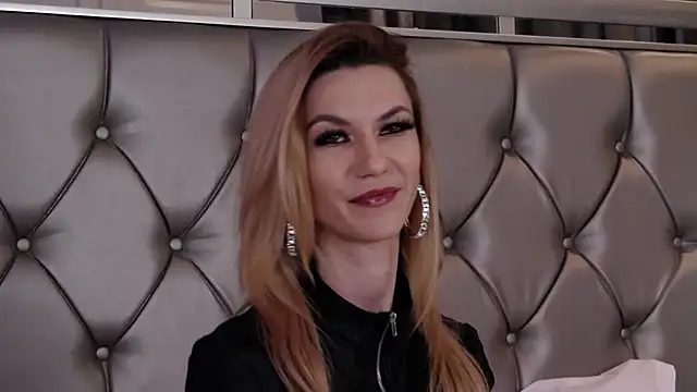 Snapshot of MayaHale chatting on 05-14-26, 04:19 MayaHale online show from 05-14-26, 04:19