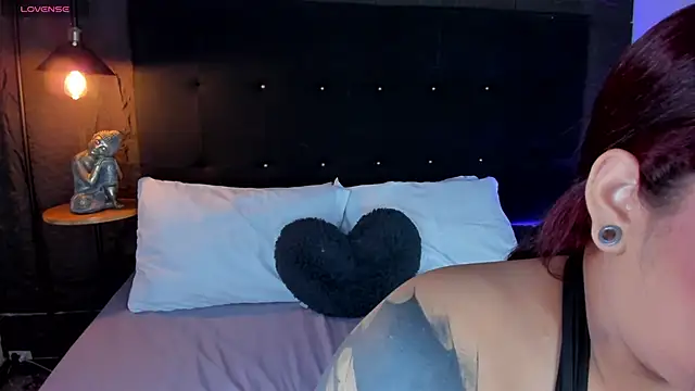 Snapshot of Rose_Blossom chatting on 01-07-26, 01:13 Rose Blossom online show from 01-07-26, 01:13