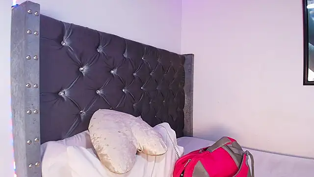 Snapshot of GraceWallace_ chatting on 09-14-25, 05:01 GraceWallace online show from 09-14-25, 05:01