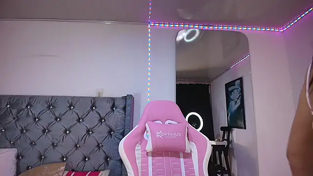 Snapshot of GraceWallace_ chatting on 11-01-25, 12:23 GraceWallace online show from 11-01-25, 12:23