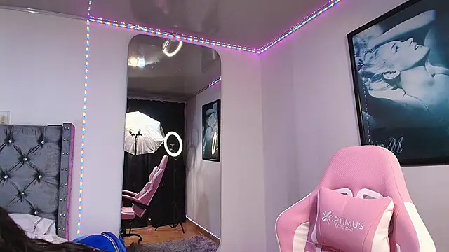 Snapshot of GraceWallace_ chatting on 11-13-25, 01:59 GraceWallace online show from 11-13-25, 01:59