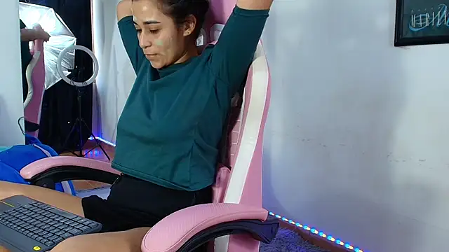 GraceWallace  online show from 04-12-26, 09:31