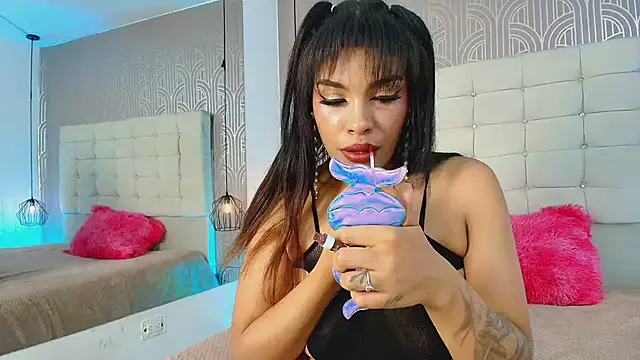 LexieBloom online show from 04-19-26, 03:39