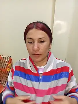 Snapshot of karinnahotdirty chatting on 11-18-25, 10:47 karinnahotdirty online show from 11-18-25, 10:47