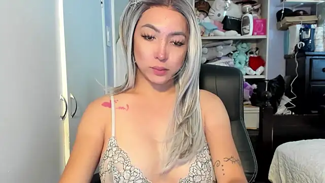 TeenageDreamTS online show from 10-18-25, 06:19