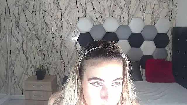 AntonellaBlanc online show from 11-15-25, 10:04