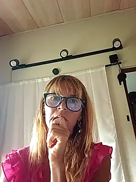 Snapshot of LunaNatural chatting on 09-22-25, 09:39 LunaNatural online show from 09-22-25, 09:39