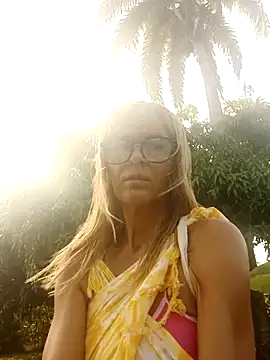 Snapshot of LunaNatural chatting on 10-13-25, 08:09 LunaNatural online show from 10-13-25, 08:09