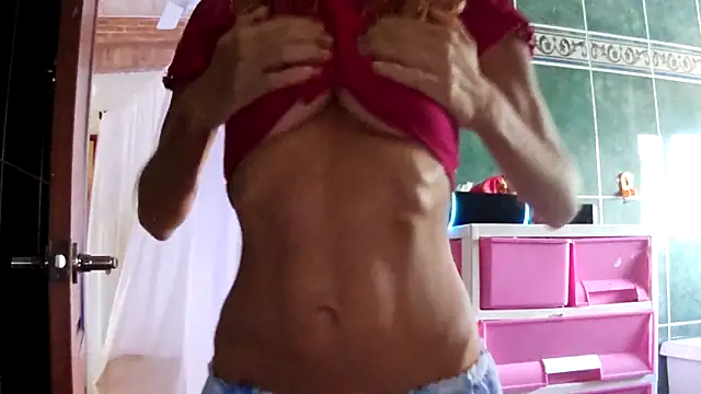 Snapshot of LunaNatural chatting on 10-15-25, 08:53 LunaNatural online show from 10-15-25, 08:53
