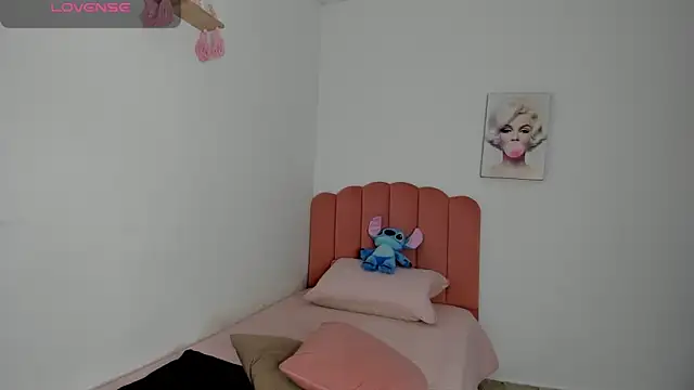 Snapshot of julieth_sanzz chatting on 01-07-26, 01:13 julieth sanzz online show from 01-07-26, 01:13