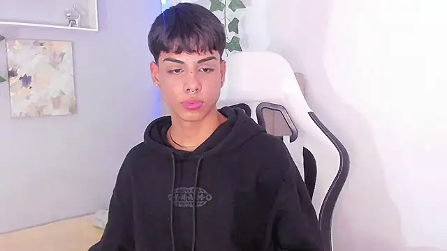 Snapshot of Thomas_wil chatting on 09-11-25, 04:34 Thomas wil online show from 09-11-25, 04:34