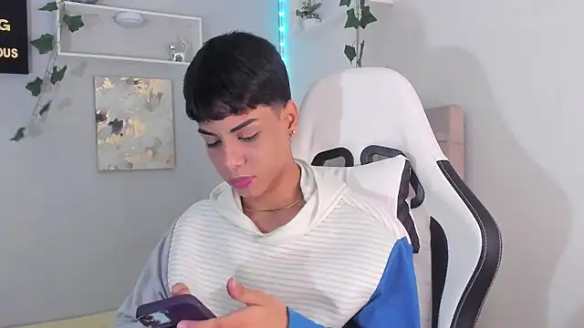 Snapshot of Thomas_wil chatting on 09-13-25, 06:35 Thomas wil online show from 09-13-25, 06:35