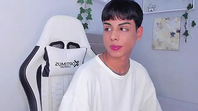 Snapshot of Thomas_wil chatting on 10-15-25, 06:13 Thomas wil online show from 10-15-25, 06:13