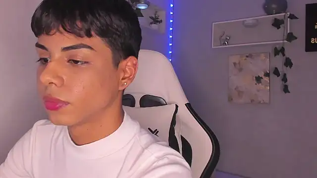 Snapshot of Thomas_wil chatting on 10-16-25, 06:25 Thomas wil online show from 10-16-25, 06:25