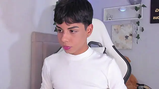 Snapshot of Thomas_wil chatting on 10-18-25, 06:37 Thomas wil online show from 10-18-25, 06:37