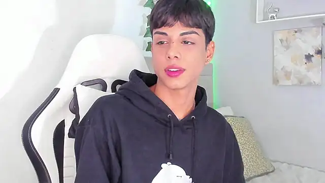 Snapshot of Thomas_wil chatting on 10-26-25, 07:47 Thomas wil online show from 10-26-25, 07:47